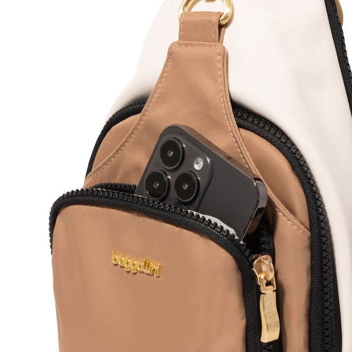 Baggallini Central Park Sling