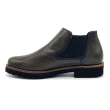 Load image into Gallery viewer, Sole Terra Canyon Chelsea Boot