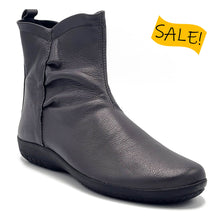 Load image into Gallery viewer, Sole Terra Lark Boot 2