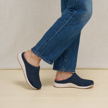 Load image into Gallery viewer, Dansko Claudia